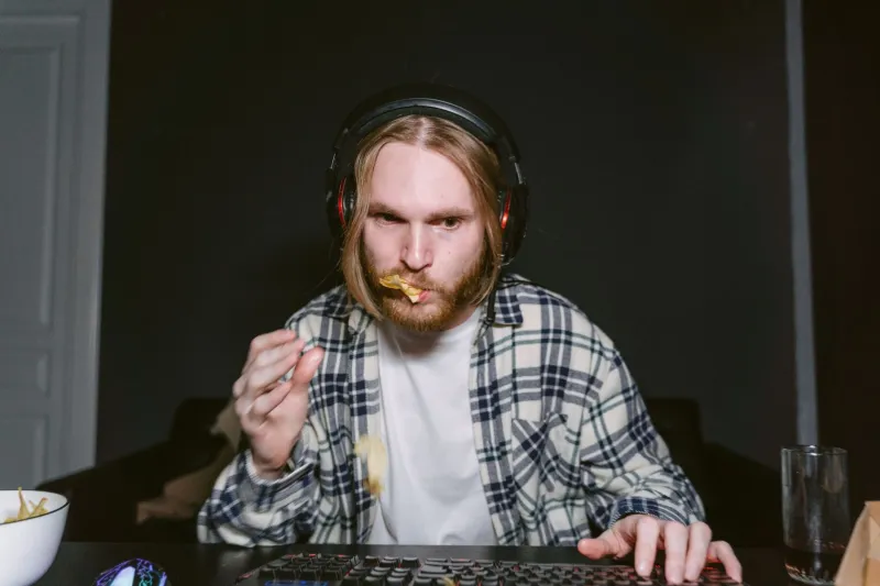 Headphones In, Wallet Out: How Casino Soundscapes Are Quietly Running Your Bets